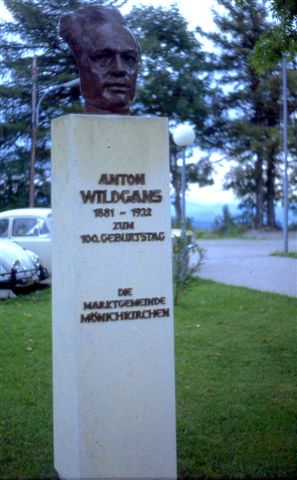 Mönichkirchen, Anton Wildgans Denkmal vor dem Gemeindehaus, 01